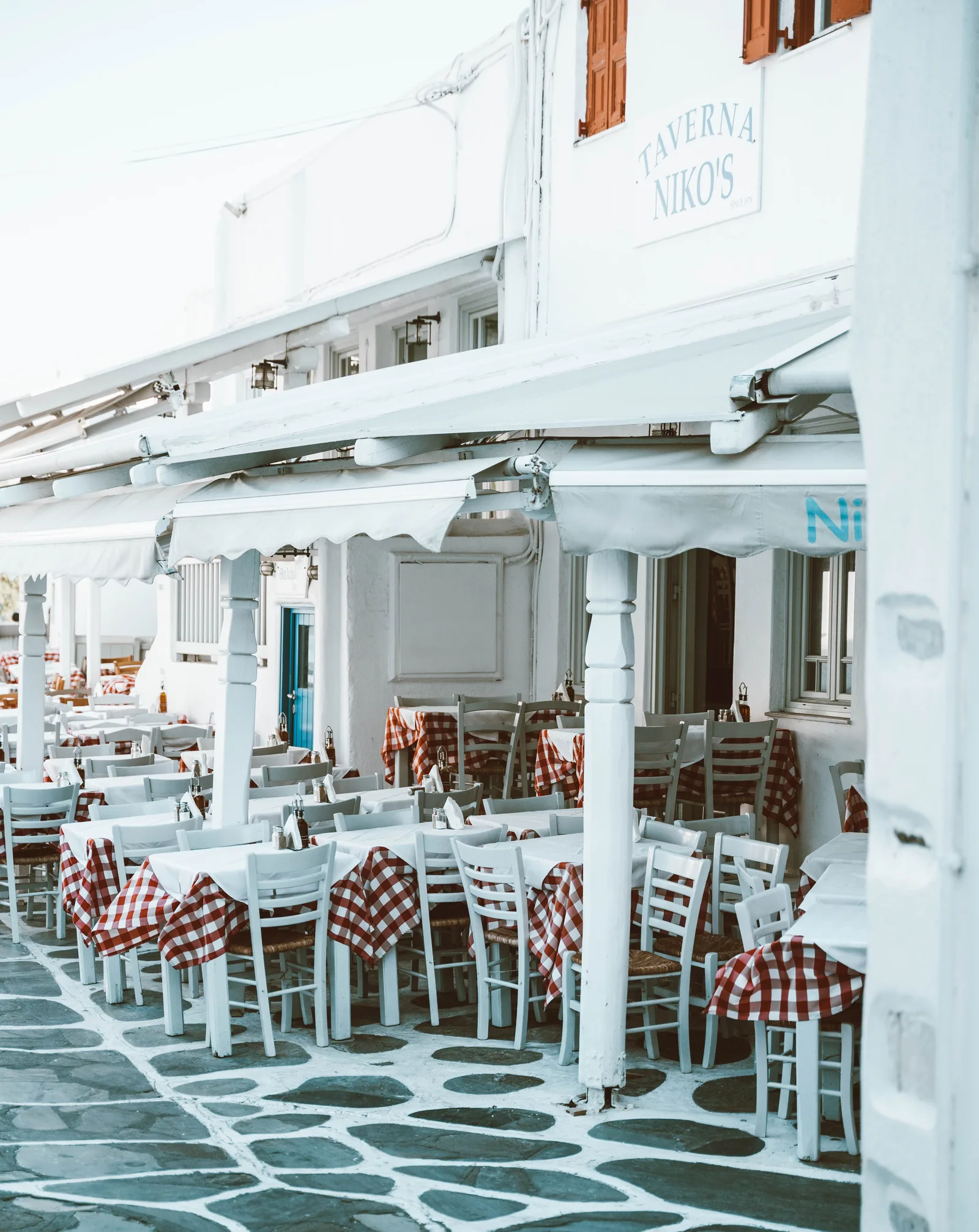 Nikos Taverna